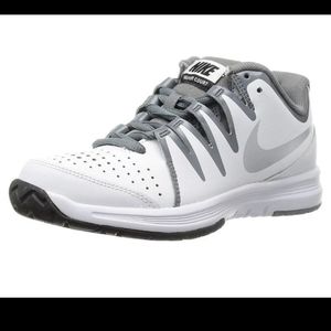 Nike Air Vapor Court size 7
